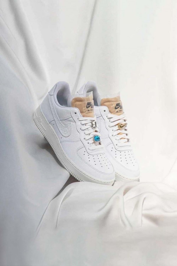 Nike Air Force 1 07 LX 寶石 小白鞋 (女款)